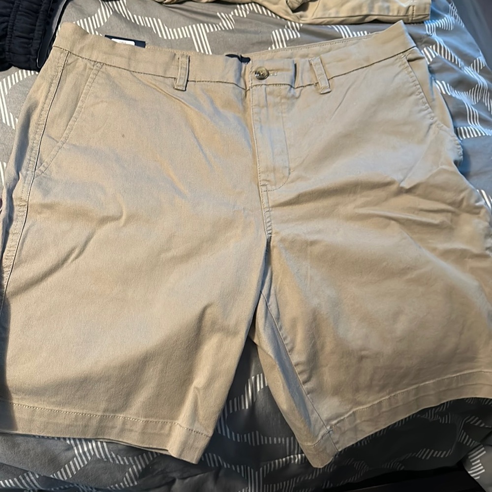 NWT Chaps men’s khaki stretch shorts